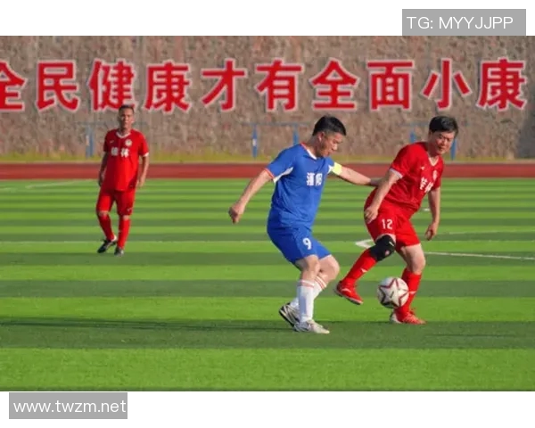 开宝马的足球明星们如何在绿茵场上展现风采与豪华生活的完美结合