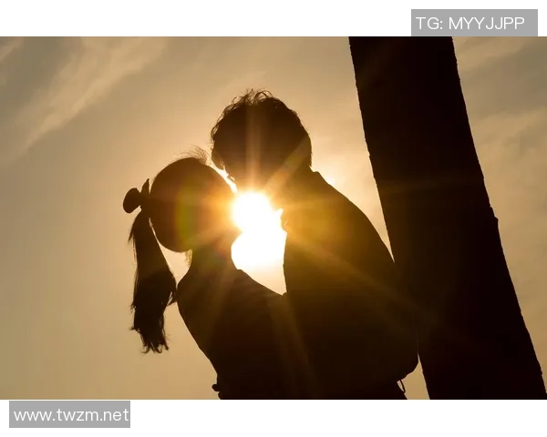 穆氏足球明星女友的爱情故事与职业生涯的精彩交织