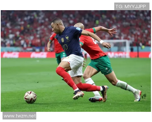 足球场上的幽默风暴搞笑明星广告带你领略不一样的足球魅力 足球场上的幽默风暴搞笑明星广告带你领略不一样的足球魅力