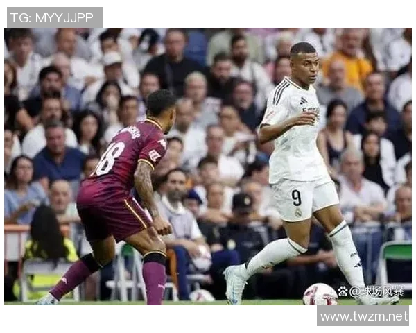 足球明星在比赛中意外被脱裤子引发全场哗然引起媒体热议 足球明星在比赛中意外被脱裤子引发全场哗然引起媒体热议